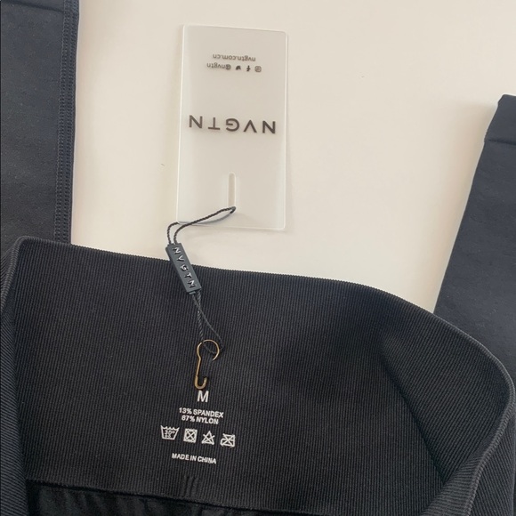 NVGTN Black Solid Seamless Leggings - Picture 6 of 6